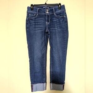 Wallflower Jeans Size 5 The Ultra Fit Capri Jean. Medium wash. Cuffed